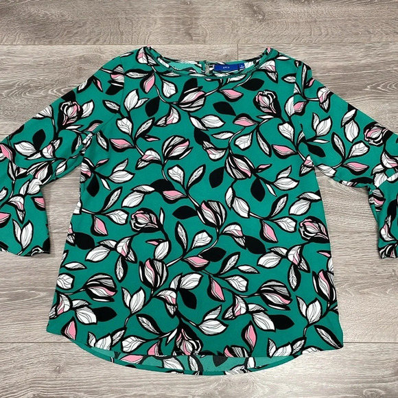NWOT Apt. 9 3/4 Bell Sleeve Blouse Green Floral Print S - Picture 5 of 15